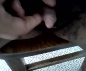 Deze negerin heeft een clit zo groot dat ze die kan aftrekken