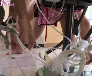 Rondborstige milf geil vastgebonden en geneukt