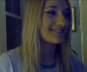 Lekker ding stript achter webcam