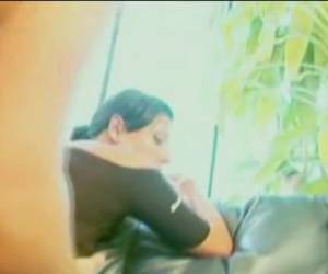 Na een lekkere neukpartij mag hij haar gezichtje volspuiten