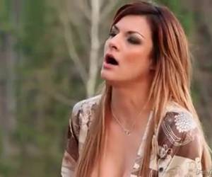 Lesbo ladys hebben sex in de buitenlucht