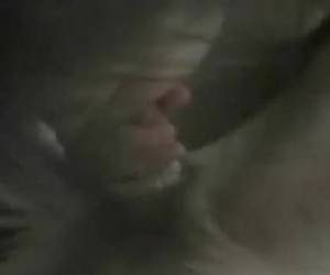 Asiaat pijpt op haar gemakje