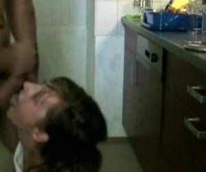 Na het eten neuken in de keuken