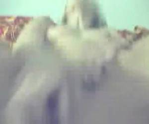 Amateur heeft een kleine dildo