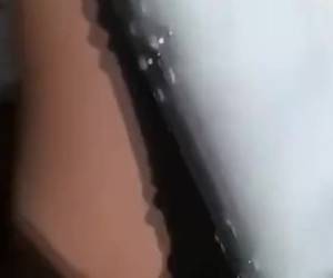 Blond sletje wacht op voorbijganger om te neuken