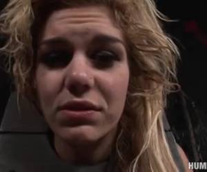 Sex slavin laat zich gewillig misbruiken