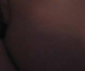 Amateurstelletje doet een dildo in haar kont