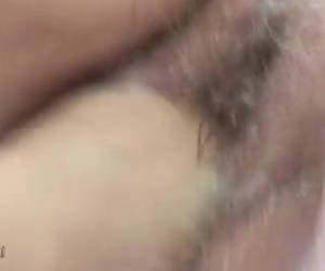 Harige oma diep gefist