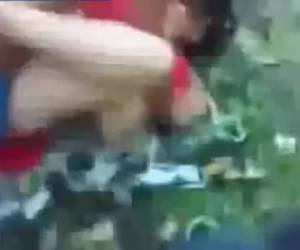 Tieners sporten met zijn vier nog even verder in de bosjes