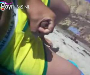 Op vakantie jezelf stiekem aftrekken op het strand