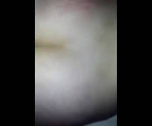 Zijn grote zwarte lul beukt in haar natte kutje