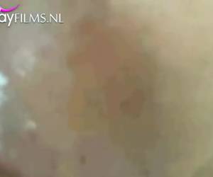 Zijn mond vol sperma.