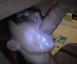 Genieten van deepthroat pijpaktie