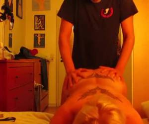 Oma in haar kont geneukt voor de webcam