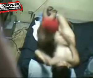 Stiekem gefilmd sex op haar slaapkamer