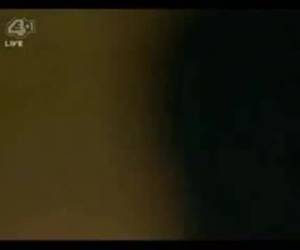 Meisje gaat naakt in het bigbrother huis